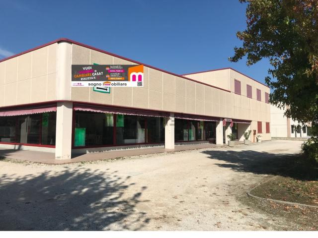 Locale Commerciale in vendita a Crocetta, Badia Polesine