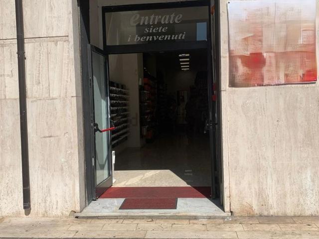 Locale Commerciale in vendita a Formia, Lazio