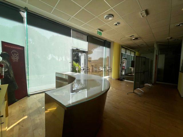 Locale Commerciale in vendita a Viareggio, Toscana