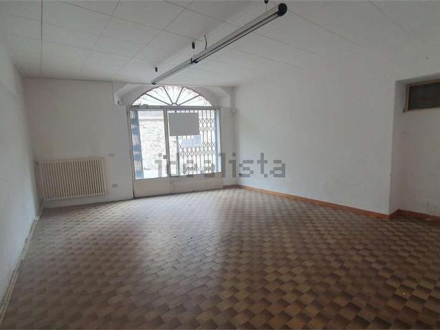 Locale Commerciale in vendita a Camerlata, Como