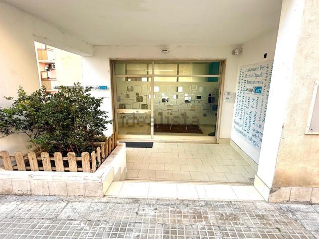 Locale Commerciale in vendita a Cappuccini, Cala Di Volpe