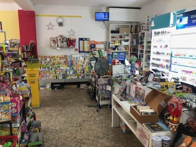 Locale Commerciale in vendita a Villanova, Marche