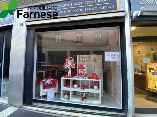 Locale Commerciale in vendita a Baia del Re, Piacenza