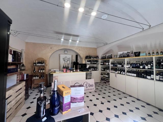 Locale Commerciale in vendita a Acqui Terme, Alessandria