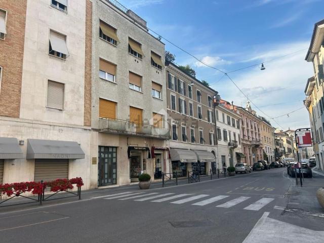 Locale Commerciale in vendita a Zona Centro, Brescia