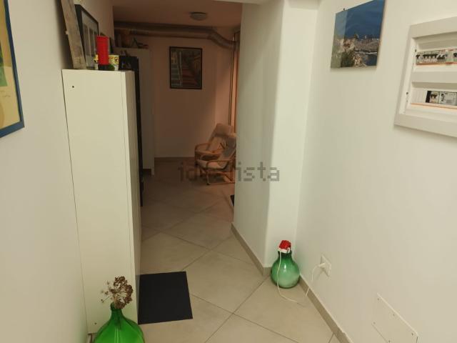 Locale Commerciale in vendita a Acireale, Sicilia