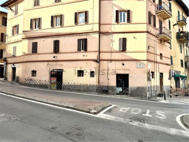 Locale Commerciale in vendita a Sant'Erminio, Cenerente