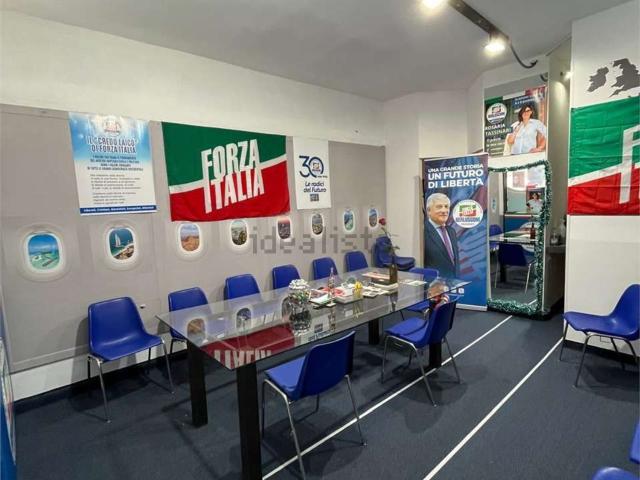 Locale Commerciale in vendita a Unione di Comuni della Romagna Forlivese, Quattro