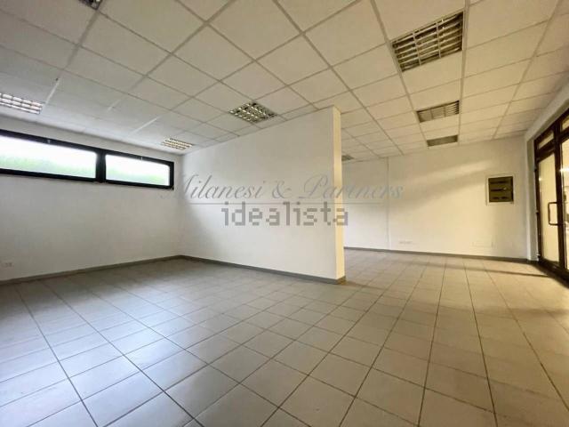 Locale Commerciale in vendita a Brembate Di Sopra, Lombardia