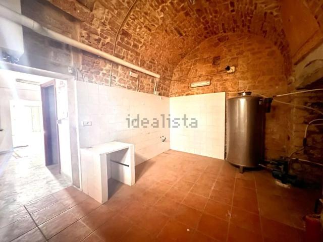 Locale Commerciale in vendita a Puglia, Bari