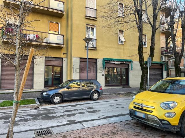 Locale Commerciale in vendita a Fidenza, Parma