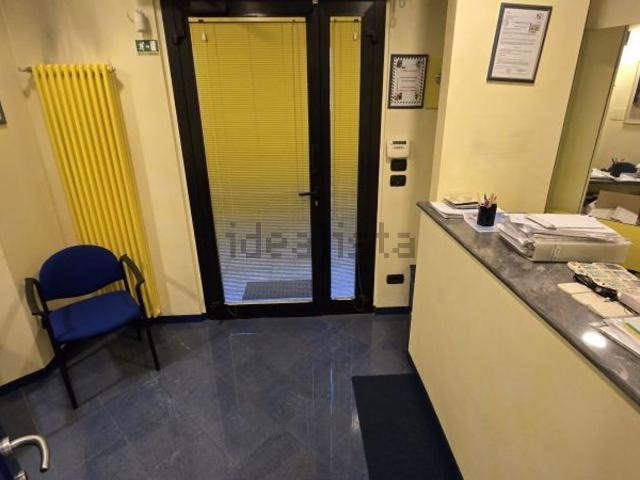 Locale Commerciale in vendita a Nova Milanese, Lombardia
