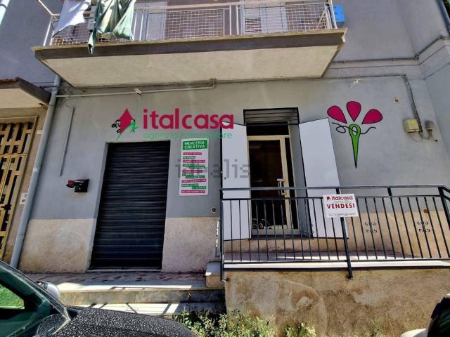 Locale Commerciale in vendita a Sottogas, Agrigento