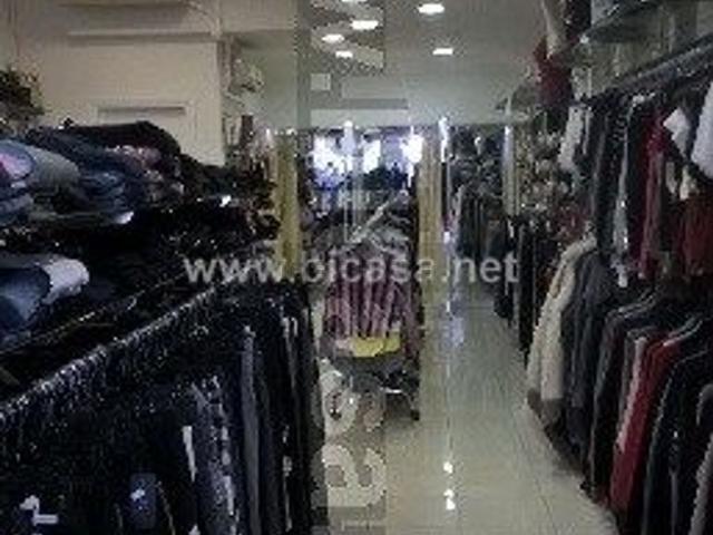 Locale Commerciale in vendita a Miralfiore, Marche