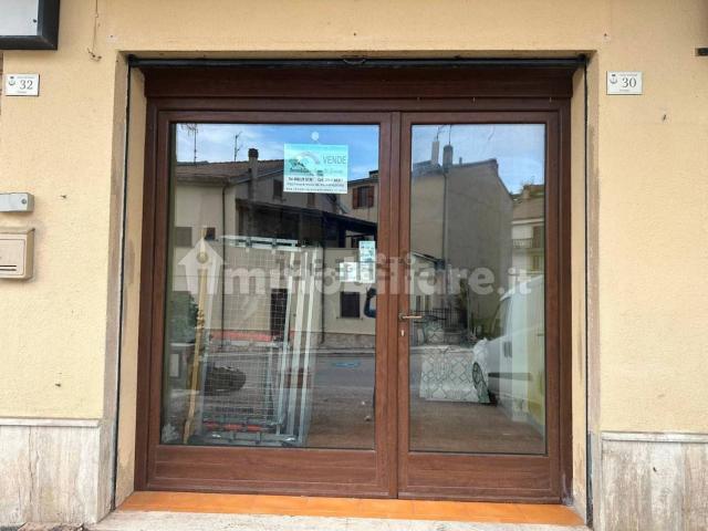 Locale Commerciale in vendita a Ovindoli, Abruzzo