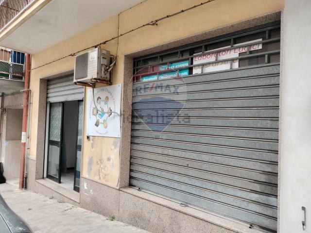 Locale Commerciale in vendita a Ragusa, Sicilia
