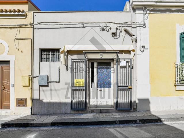 Locale Commerciale in vendita a Noto, Sicilia