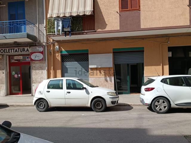Locale Commerciale in vendita a Puglia, Taranto