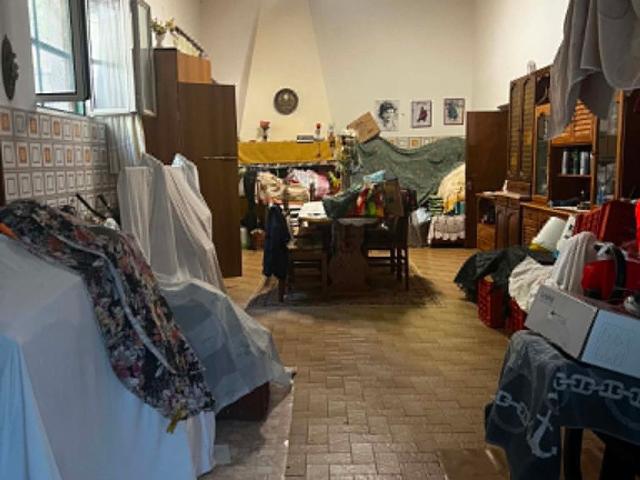 Locale Commerciale in vendita a Monte Romano, Lazio