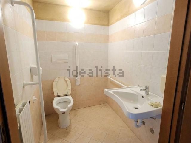 Locale Commerciale in vendita a Truccazzano, Lombardia