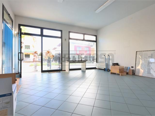 Locale Commerciale in vendita a Ponte di Costozza, Longare