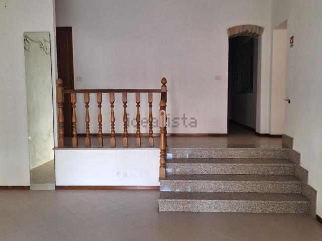 Locale Commerciale in vendita a Cittadella, Mantova