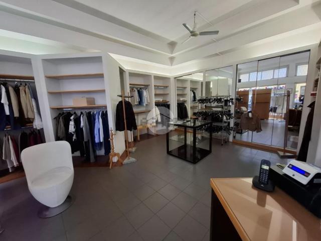 Locale Commerciale in vendita a Inveruno, Lombardia
