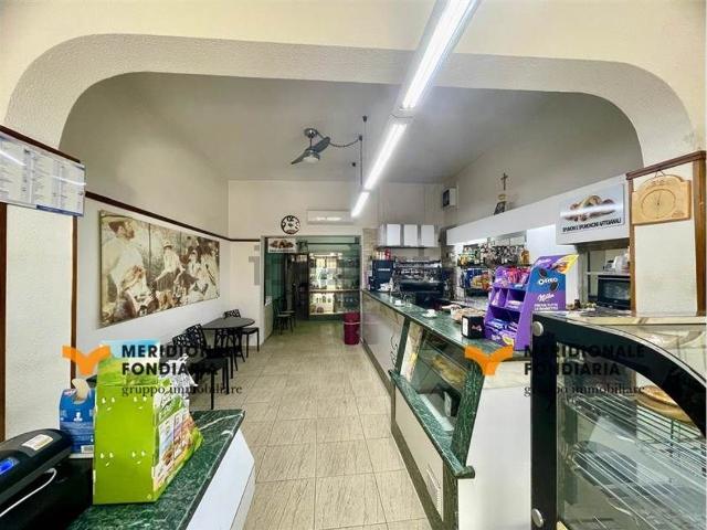 Locale Commerciale in vendita a Puglia, Lecce