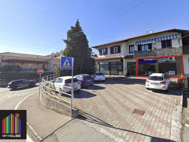Locale Commerciale in vendita a Cavaria Con Premezzo, Lombardia