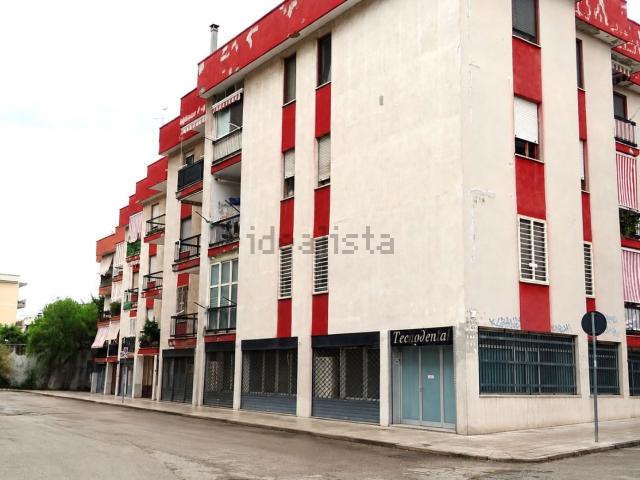 Locale Commerciale in vendita a Municipio 2, Puglia