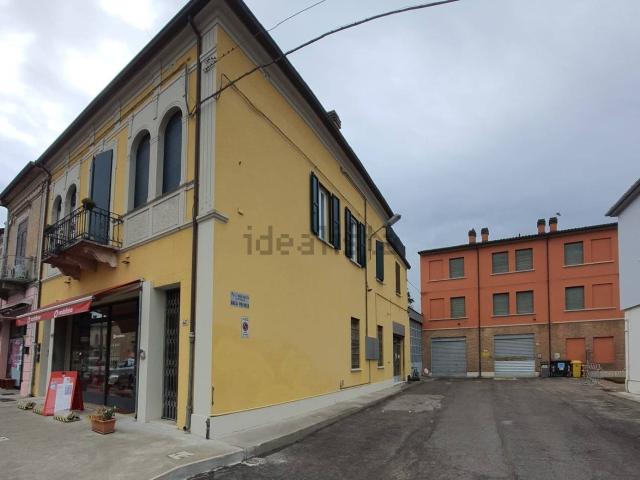 Locale Commerciale in vendita a Unione Terre e Fiumi, Copparo