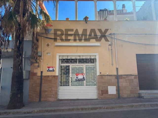 Locale Commerciale in vendita a Terrasini, Sicilia