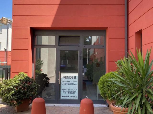 Locale Commerciale in vendita a Montechiarugolo, Reggio Emilia