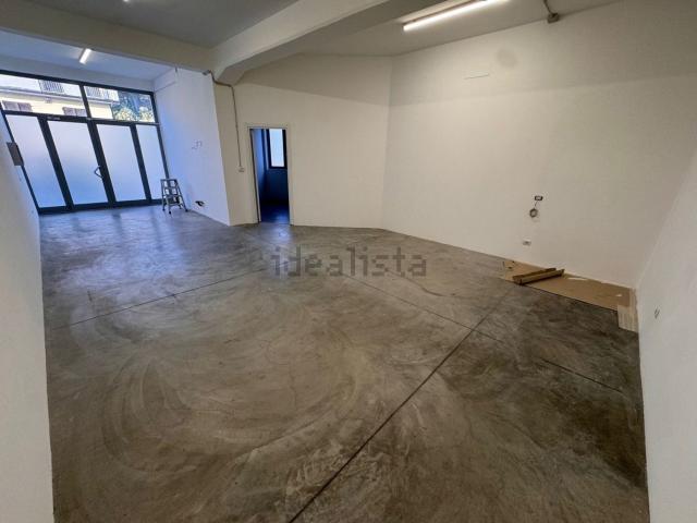 Locale Commerciale in vendita a Sant'Agostino, Marche
