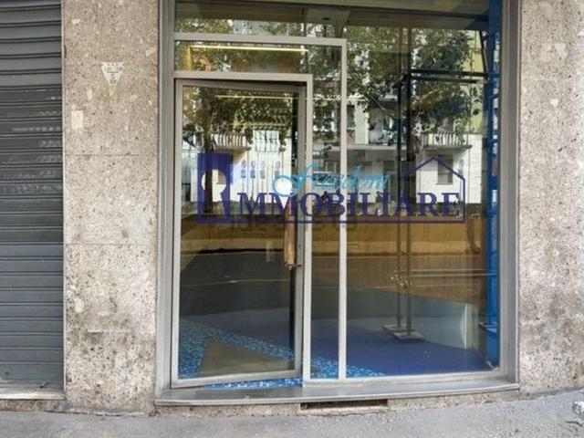 Locale Commerciale in vendita a Municipio 6, Milano