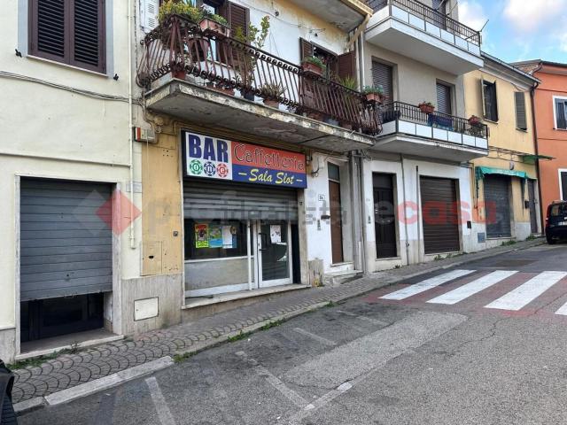 Locale Commerciale in vendita a Ceccano, Lazio