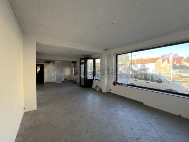 Locale Commerciale in vendita a Villa, Cassano Magnago