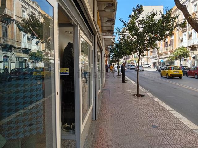 Locale Commerciale in vendita a Puglia, Taranto