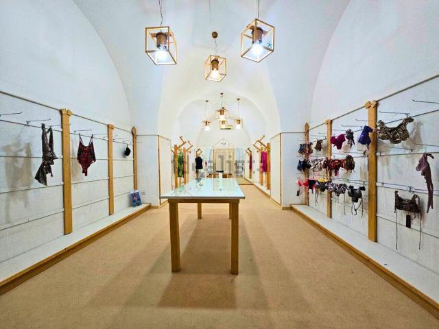 Locale Commerciale in vendita a Puglia, Lecce
