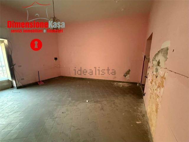 Locale Commerciale in vendita a Mariglianella, Campania