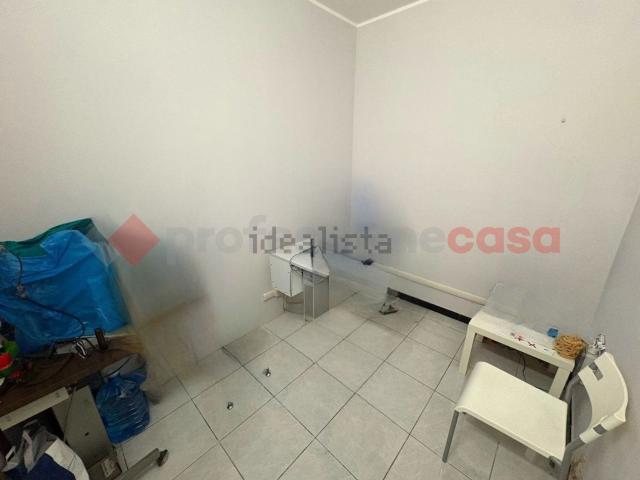 Locale Commerciale in vendita a Municipio 3, Puglia