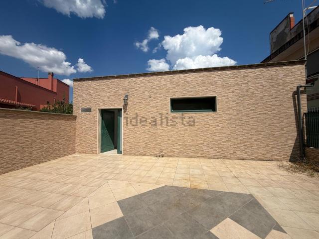 Locale Commerciale in vendita a Lama, Puglia