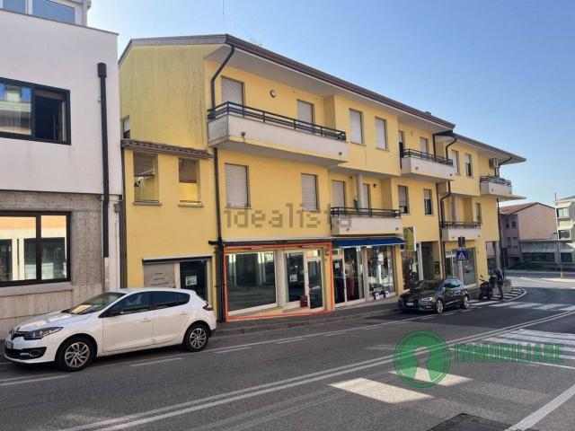 Locale Commerciale in vendita a Buja, Friuli-Venezia Giulia