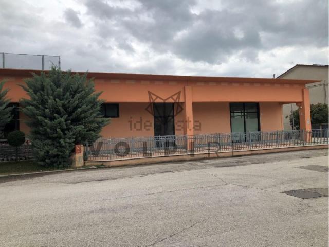 Locale Commerciale in vendita a Cannara, Umbria