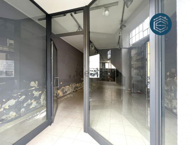 Locale Commerciale in vendita a San Lorenzo, Campi Bisenzio