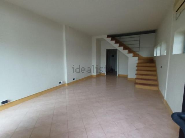 Locale Commerciale in vendita a Santissima Annunziata, Bagni Di Lucca Ponte