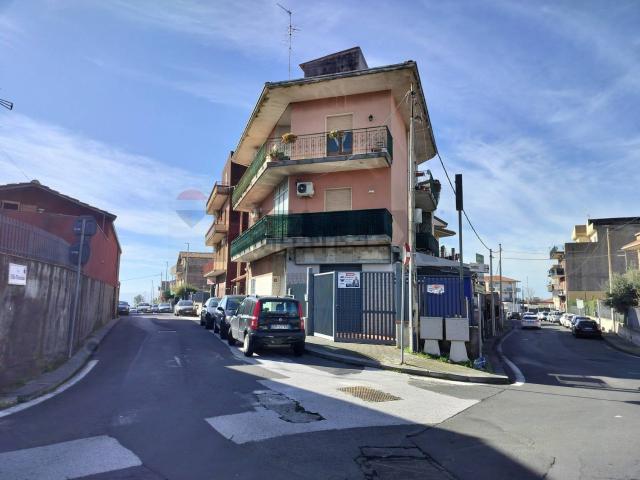 Locale Commerciale in vendita a San Giovanni Galermo-Trappeto-Cibali, Catania