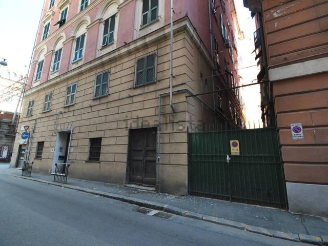 Locale Commerciale in vendita a Centro Ovest, Serra Riccò