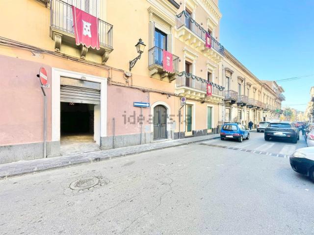 Locale Commerciale in vendita a Paternò, Sicilia