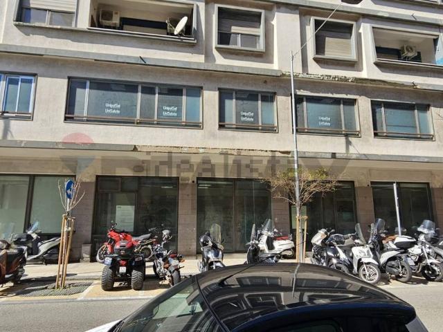 Locale Commerciale in vendita a IV Circoscrizione, Messina